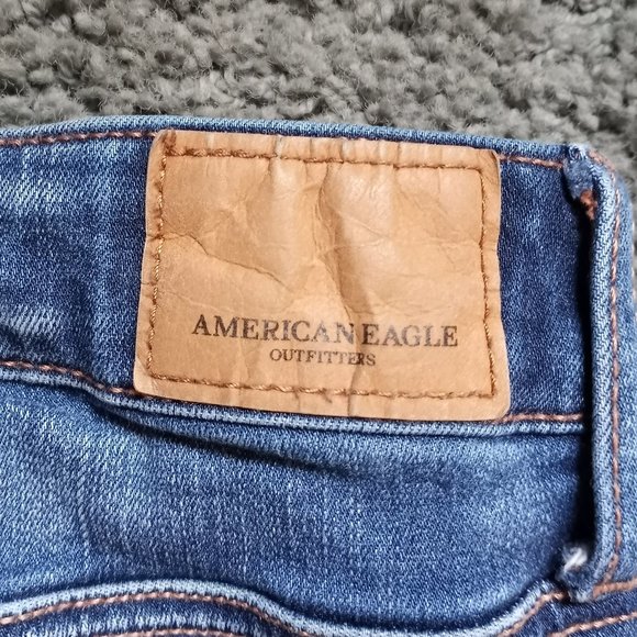 American Eagle EUC Size 6 Short Distressed Jeans-Item #421 - Picture 6 of 7